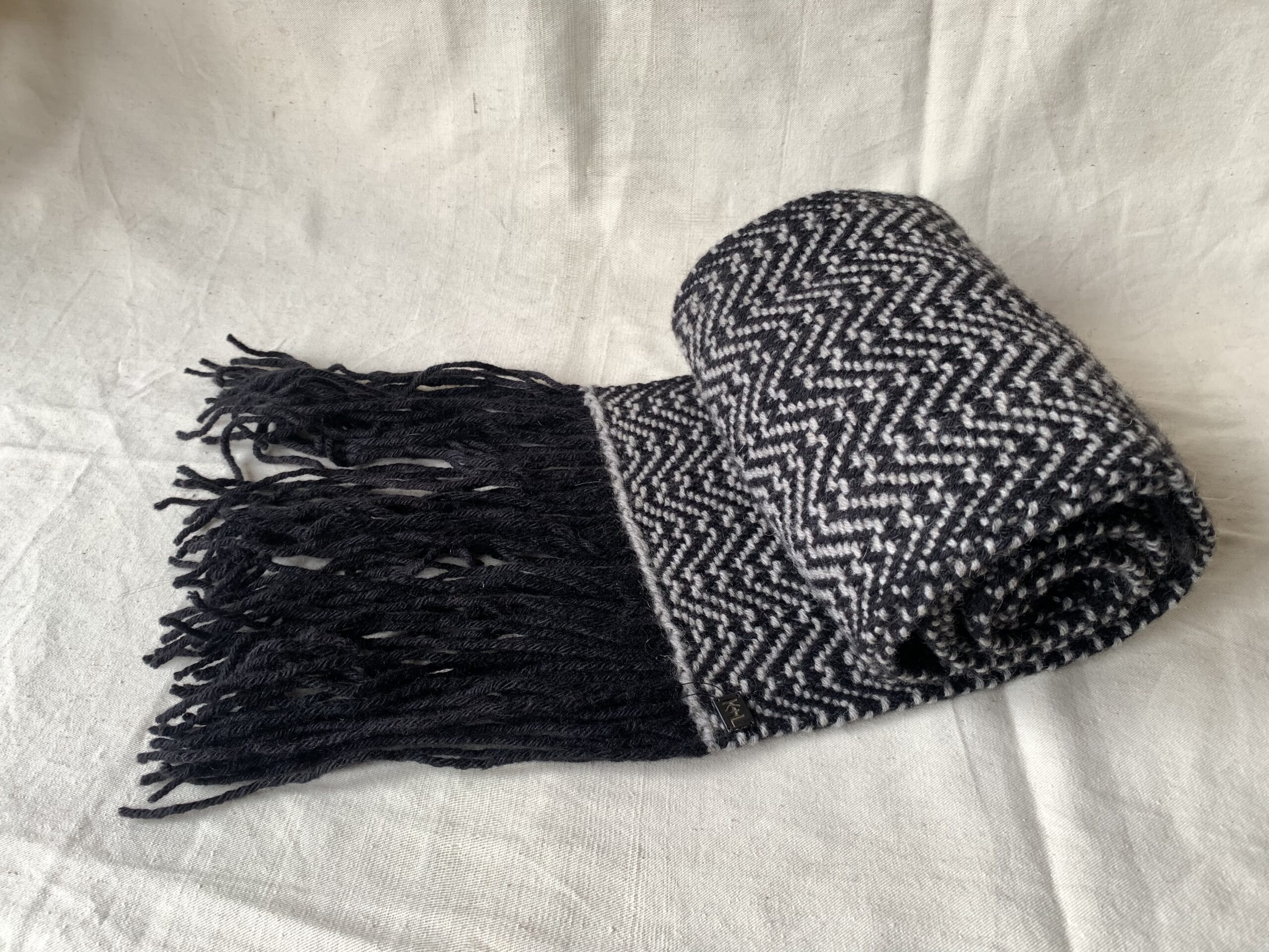 Arkhangai 100% yak black and rare grey - Image 3